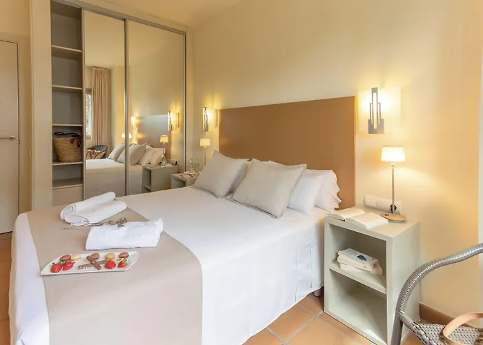 Ciutat De Palol بلاتجا ذارو