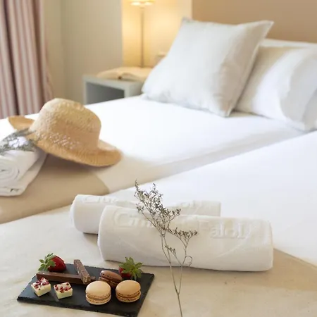 Ciutat De Palol Ξενοδοχείο με διαμερίσματα