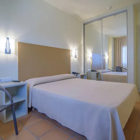 Ξενοδοχείο με διαμερίσματα Ciutat De Palol 4*