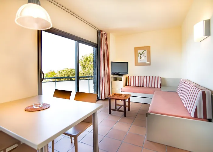 Ciutat De Palol Aparthotel 4*