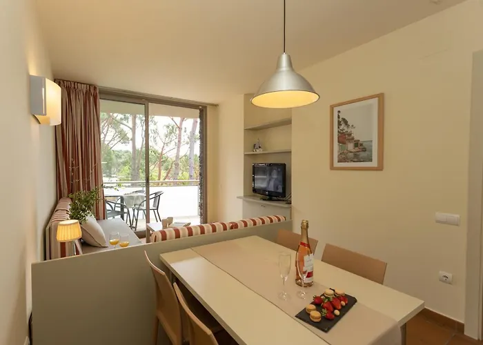 Ciutat De Palol Aparthotel 4*