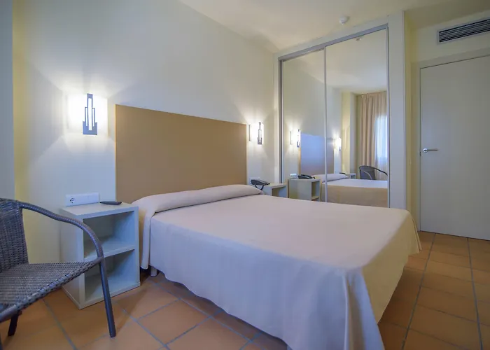 Apart-hotel Ciutat De Palol 4*