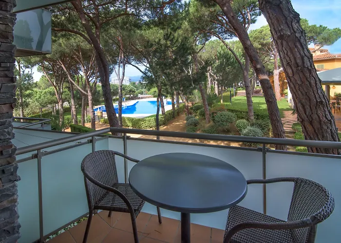 Aparthotel Ciutat De Palol 4*